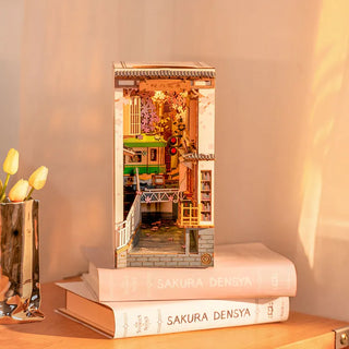Sakura Densya Book Nook 340-teiliges 3D-Puzzle